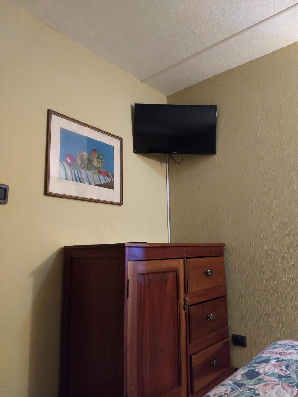 Give House Bed & Breakfast Guatemala City Bagian luar foto