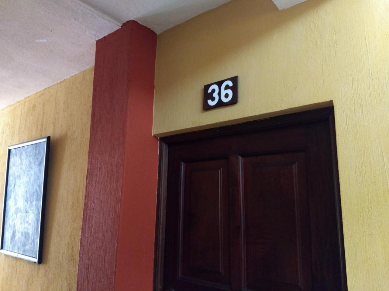 Give House Bed & Breakfast Guatemala City Bagian luar foto