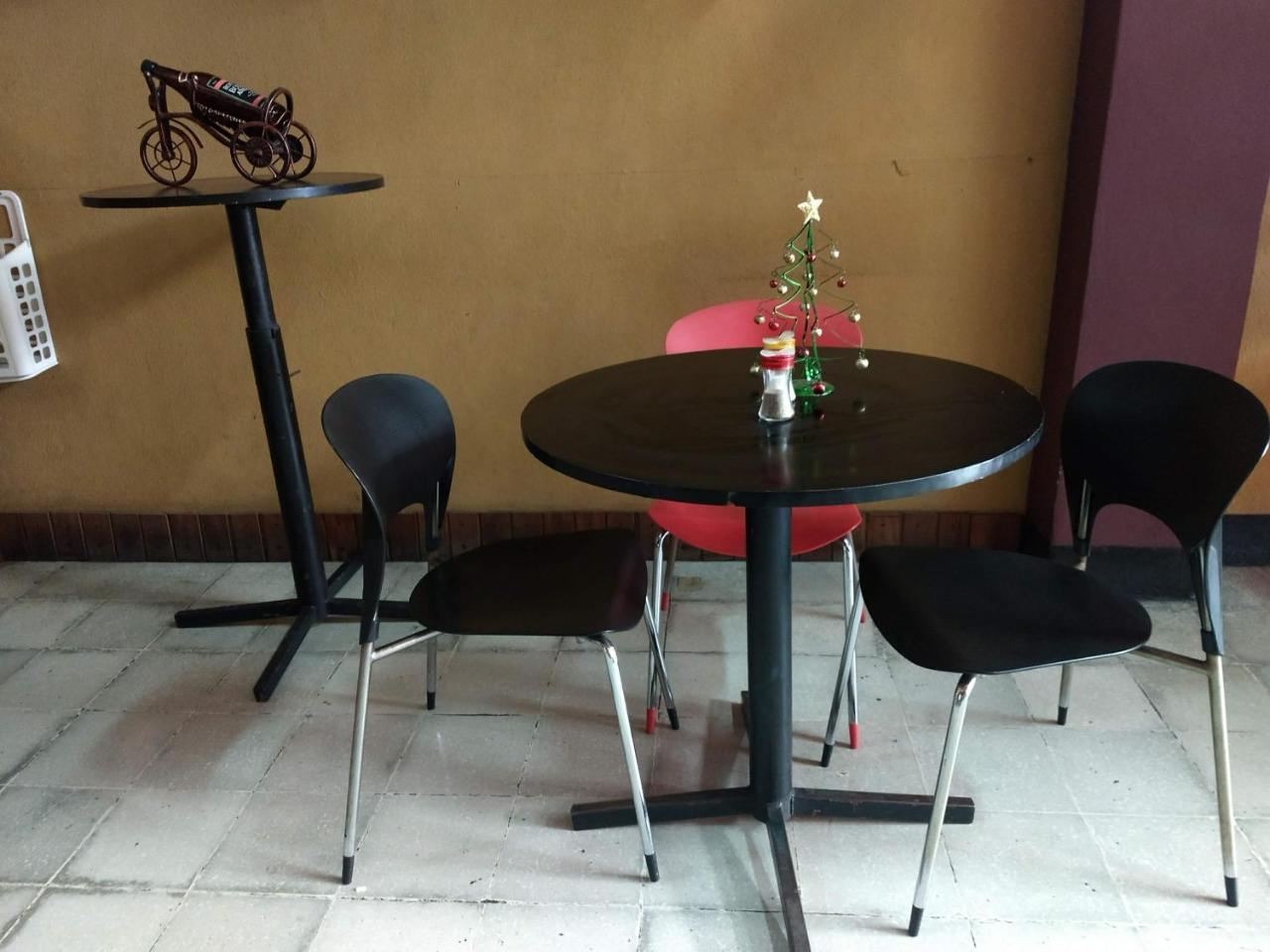 Give House Bed & Breakfast Guatemala City Bagian luar foto