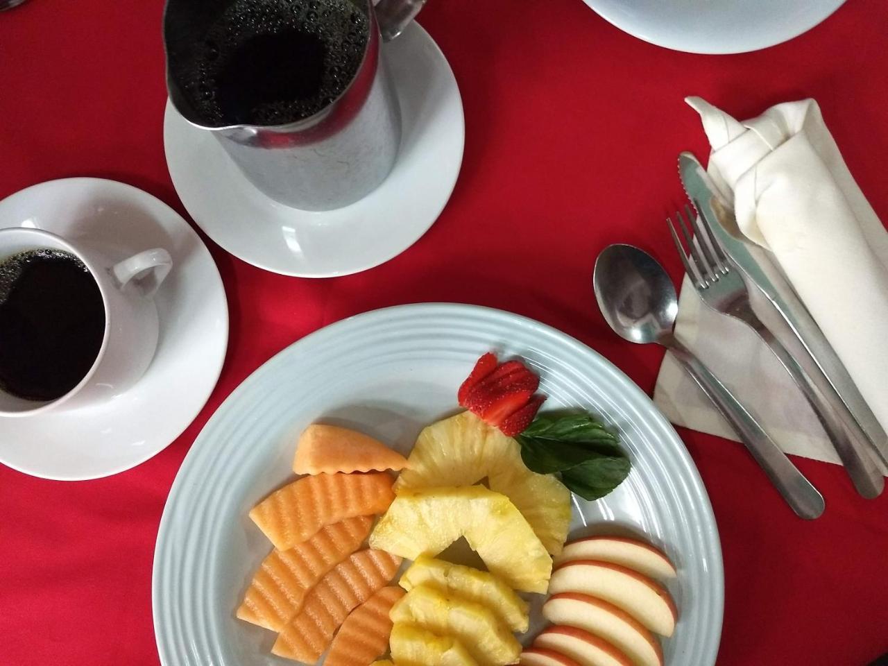 Give House Bed & Breakfast Guatemala City Bagian luar foto