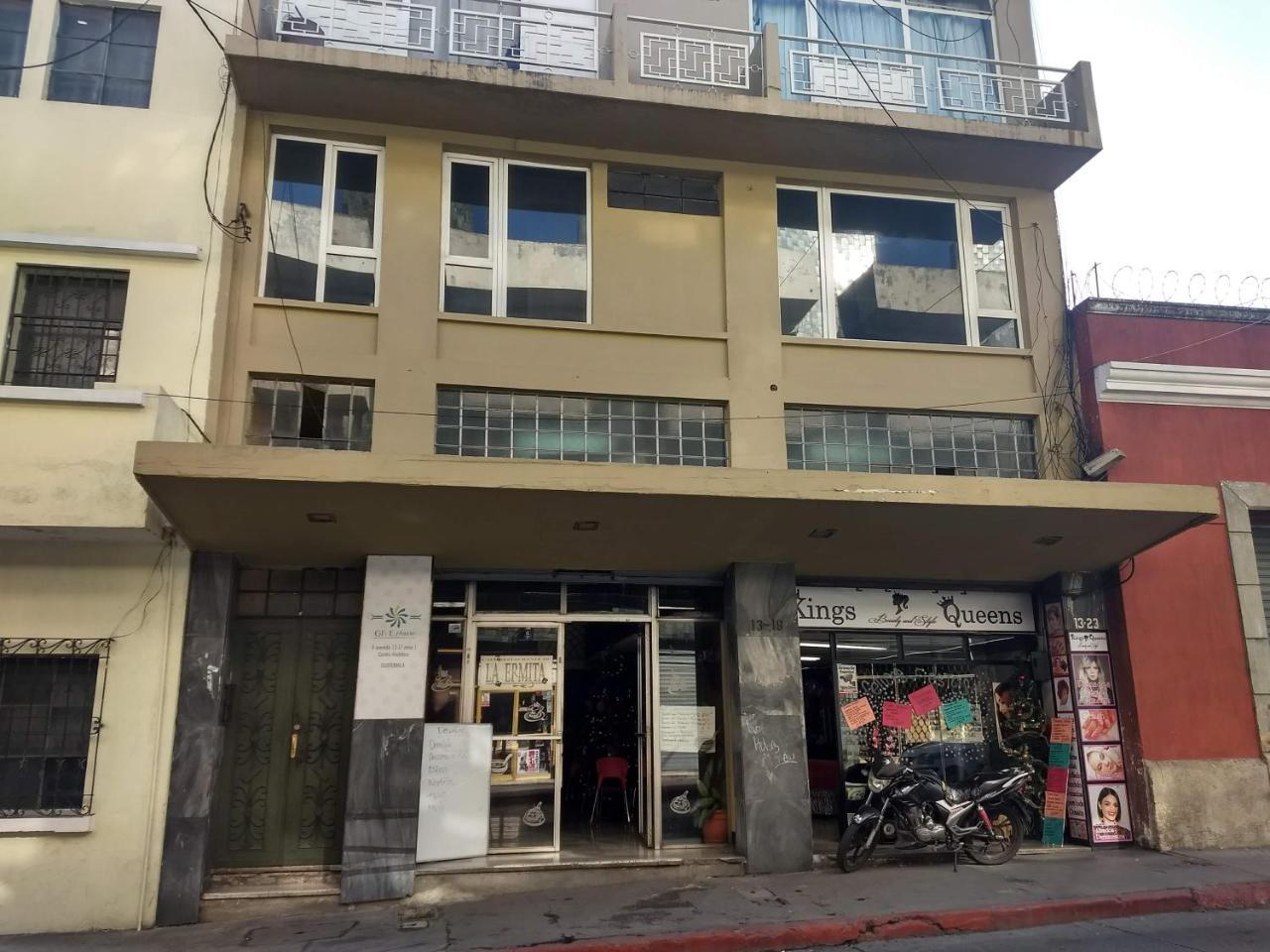Give House Bed & Breakfast Guatemala City Bagian luar foto