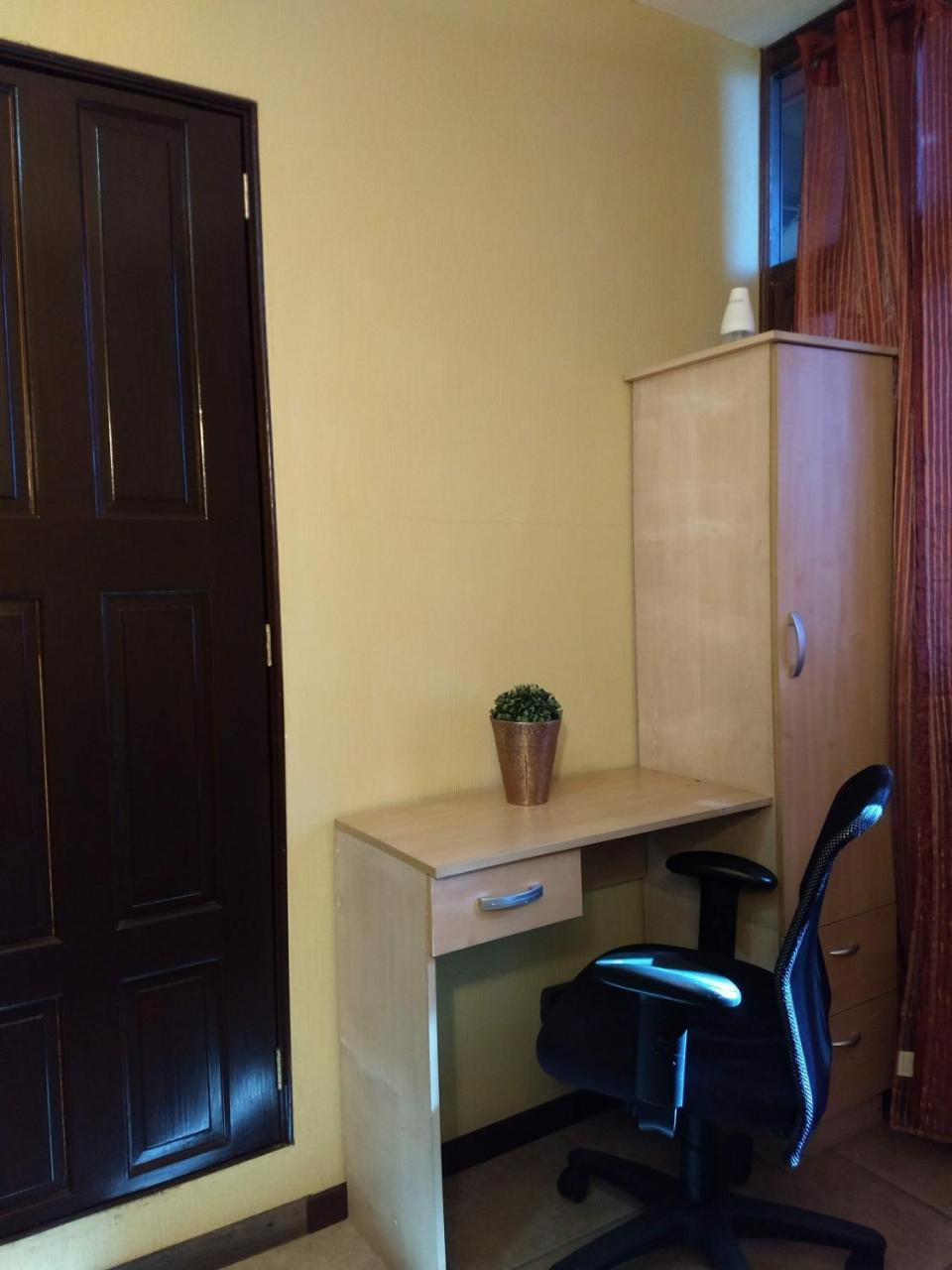 Give House Bed & Breakfast Guatemala City Bagian luar foto