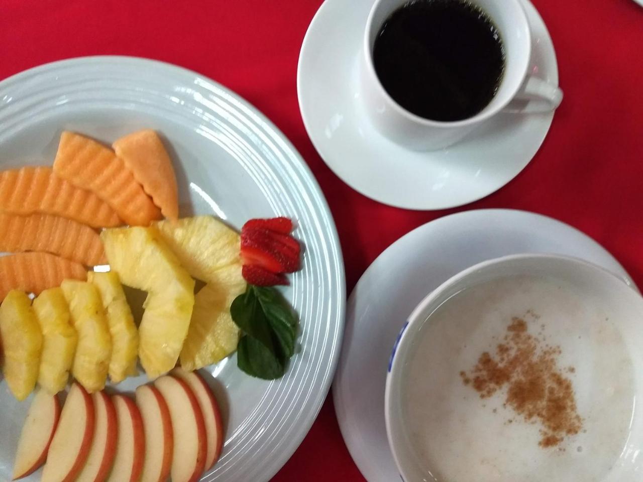 Give House Bed & Breakfast Guatemala City Bagian luar foto