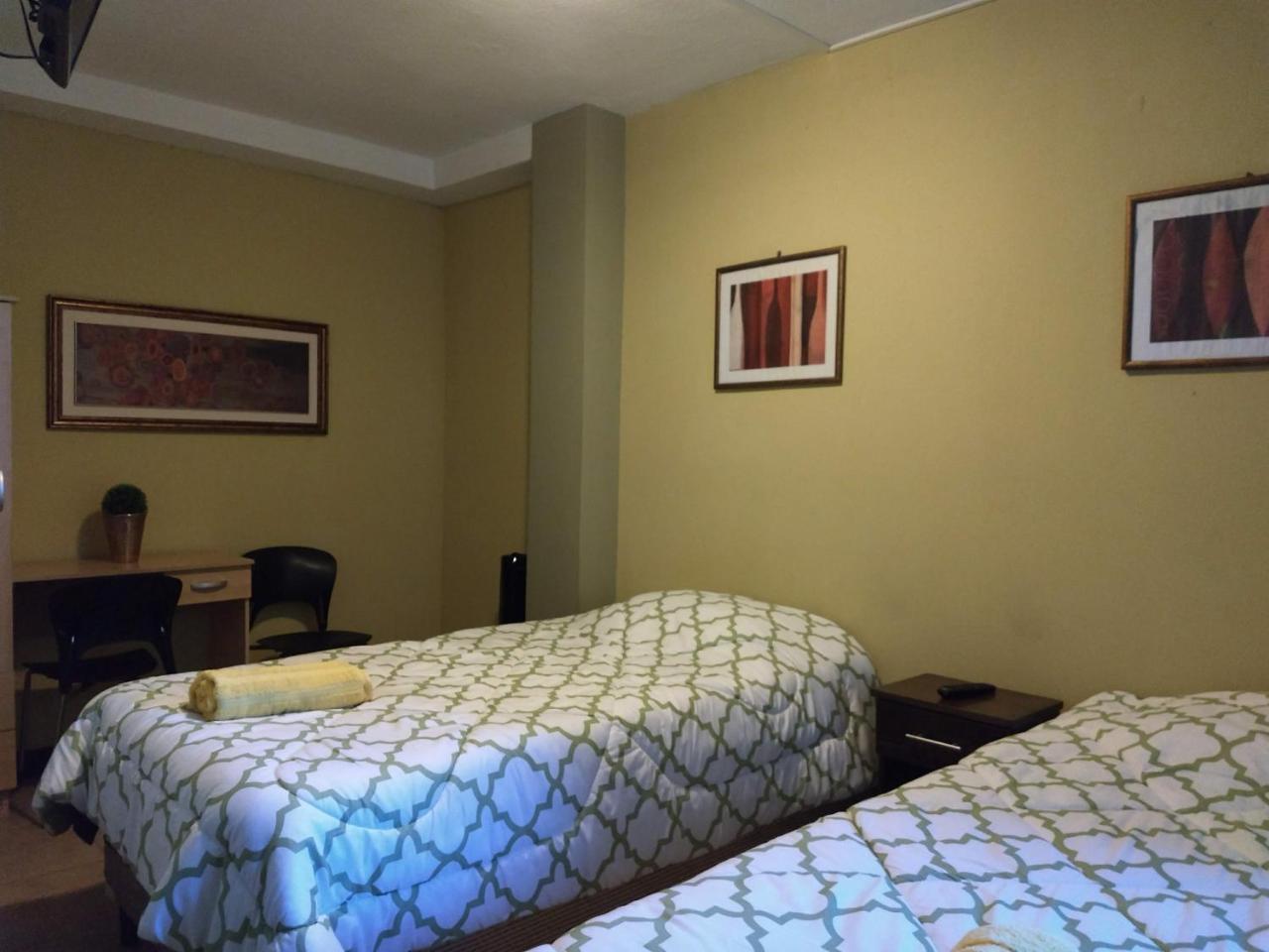 Give House Bed & Breakfast Guatemala City Bagian luar foto
