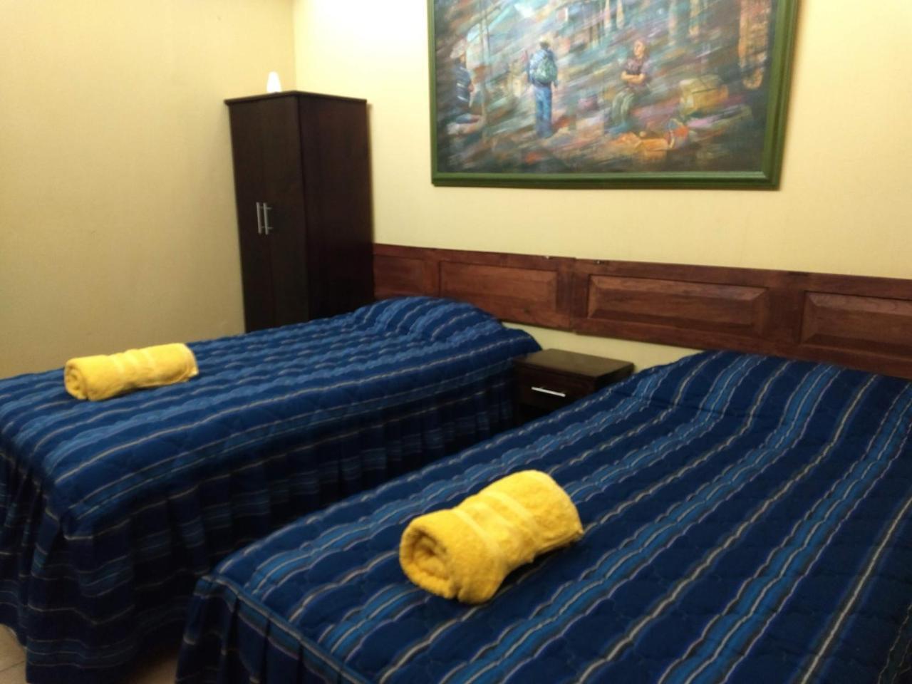 Give House Bed & Breakfast Guatemala City Bagian luar foto